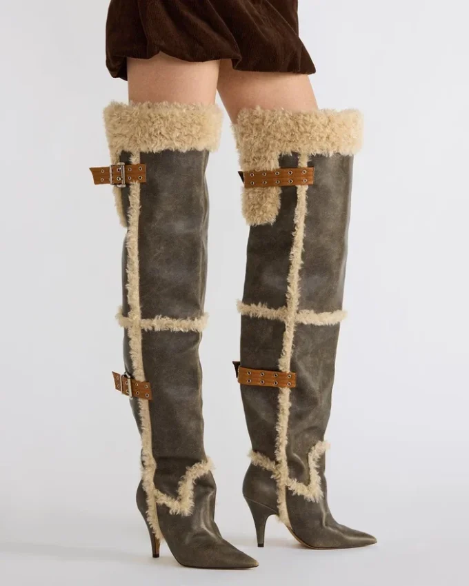 Baddie Faux Fur Brown Distressed Baddie Faux Fur Brown Distressed