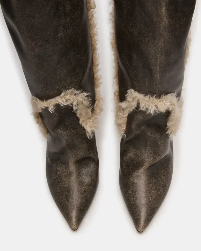 Baddie Faux Fur Brown Distressed Baddie Faux Fur Brown Distressed
